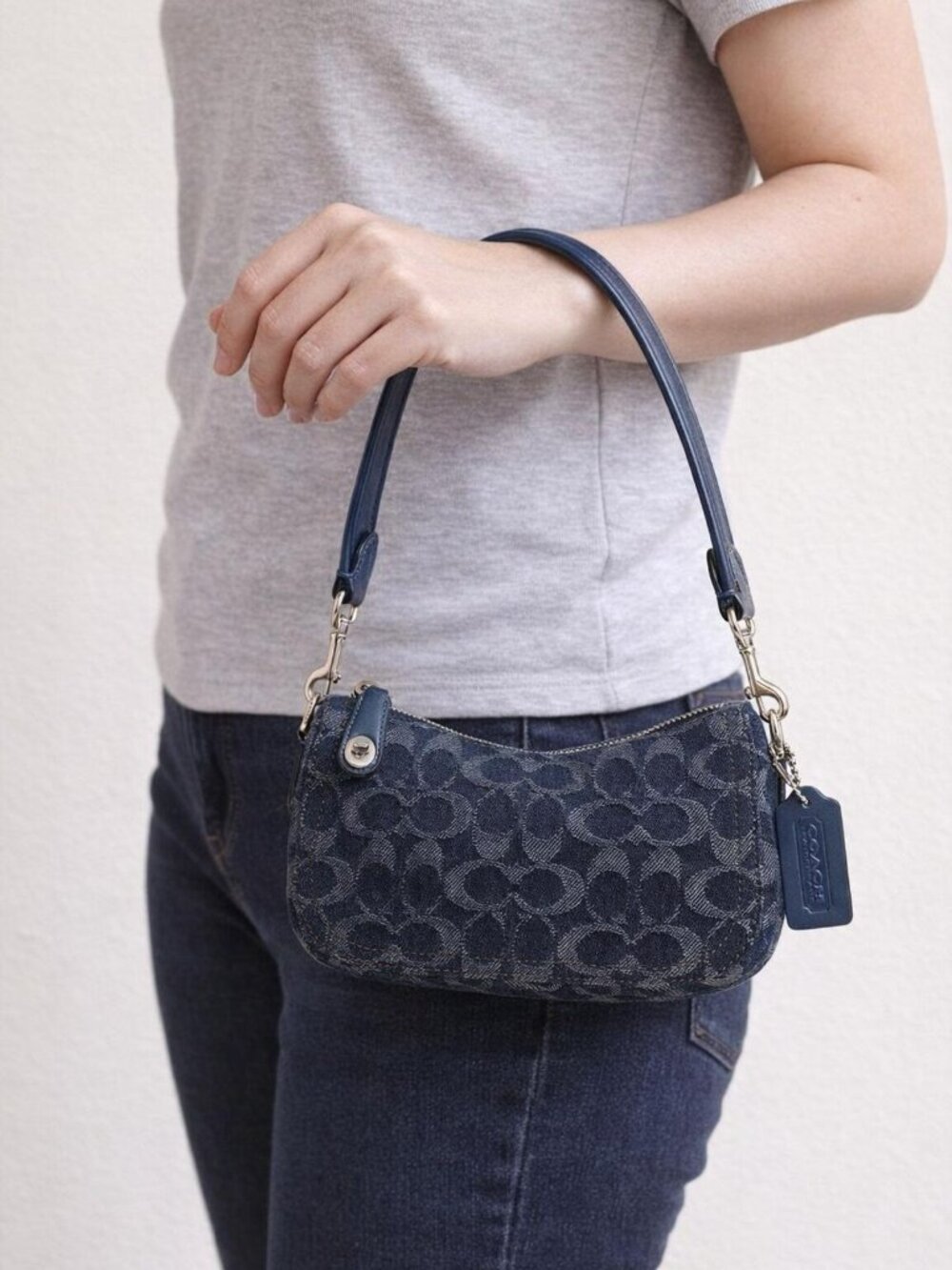 Coach Women’s Mini Swinger Bag 20 in Signature Denim - Picture 5 of 8